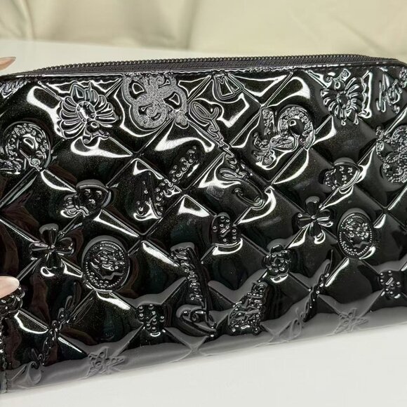 Chanel Black Large Wallet Elegant Design & Functional Features for Everyday Use - Picture 7 of 10
